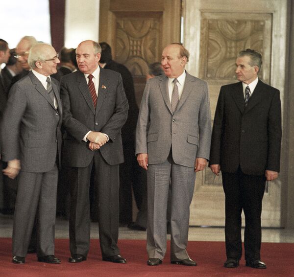 Meeting of the political advisory committee of Warsaw Pact member states, October 1985. Left to right: East German leader Erich Honecker, Soviet leader Mikhail Gorbachev, Bulgarian leader Todor Zhivkov, and Romanian leader Nicolae Ceausescu. - Sputnik International