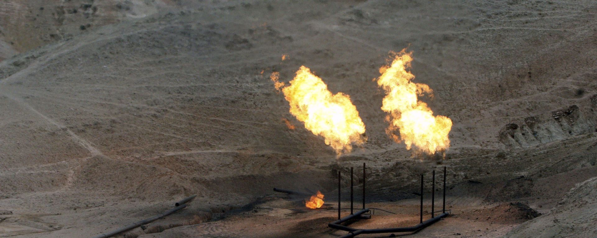 Gas flares burn near an oil well on the outskirts of Masjed Soleiman, a city where some of the first modern oil wells were discovered and drilled in the Middle East, in Khuzestan province, some 725 kilometers (435 miles) southwest of the Iranian capital, Tehran, Wednesday, Nov. 21, 2007. - Sputnik International, 1920, 01.07.2026