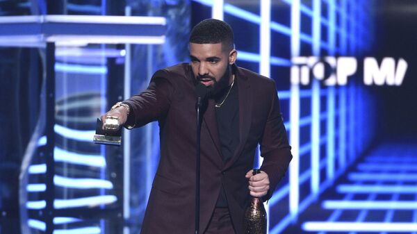 Drake accepts the the award for top male artist at the Billboard Music Awards on Wednesday, May 1, 2019, at the MGM Grand Garden Arena in Las Vegas. - Sputnik International