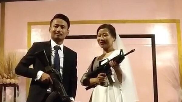 NSCN (U) leader’s son and daughter-in-law pose with assault rifles at wedding function - Sputnik International