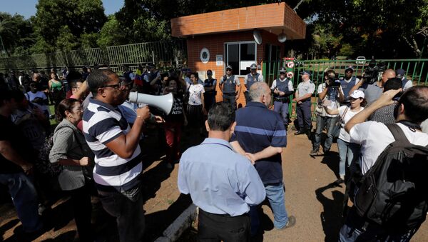 Supporters of Venezuela's President Nicolas Maduro stand outside Venezuelan embassy in Brasilia, Brazil, November 13, 2019 - Sputnik International