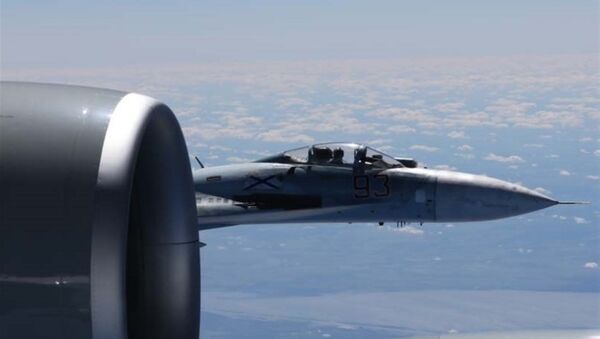 Russian jet and US Air Force reconnaissance jet over the Baltic Sea - Sputnik International