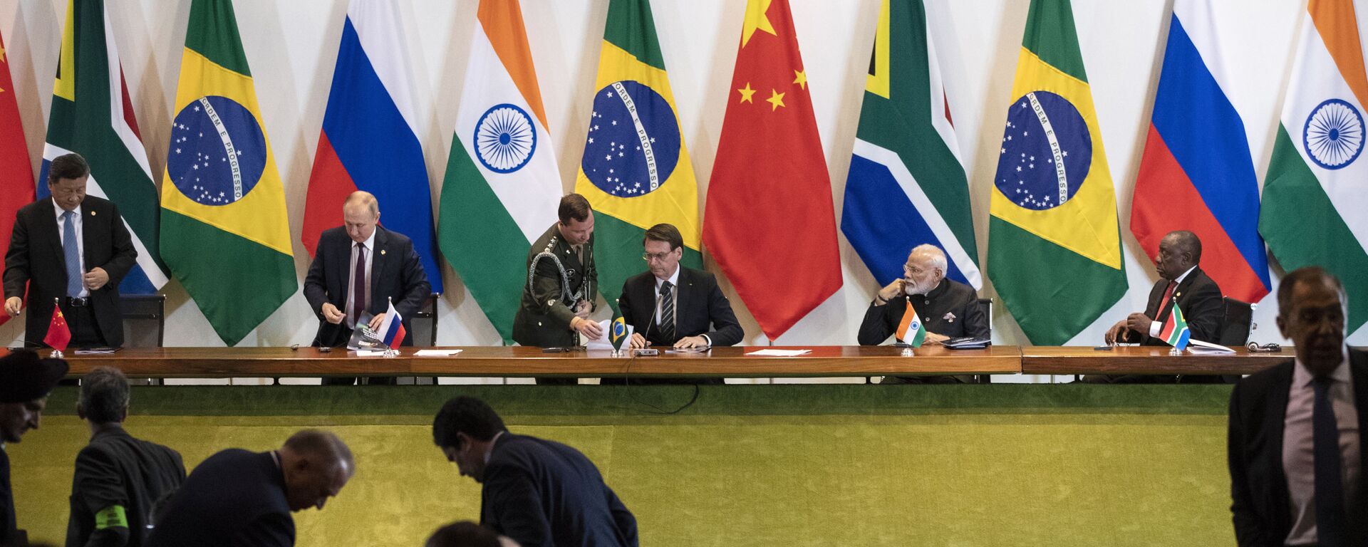 China's President Xi Jinping, left, Russia's President Vladimir Putin, second from left, Brazil's President Jair Bolsonaro, center, India's Prime Minister Narendra Modi, second from right, and South Africa's President Cyril Ramaphosa leave after a meeting with members of the Business Council and management of the New Development Bank during the BRICS emerging economies at the Itamaraty palace in Brasilia, Brazil, Thursday, Nov. 14, 2019. - Sputnik International, 1920, 25.10.2022