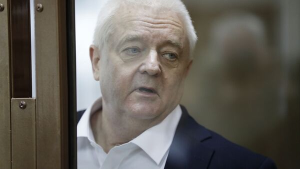 Norwegian national Frode Berg, who is accused of spying on Russia, stands inside a glass cage in a court room in Moscow, Russia, Tuesday, April 16, 2019 - Sputnik International
