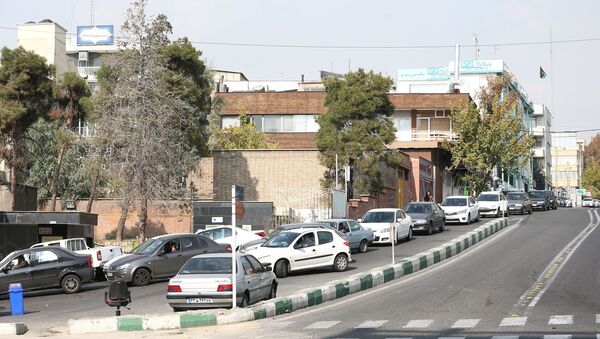 Cars queue at a petrol station after the fuel price increased in Tehran, Iran - Sputnik International