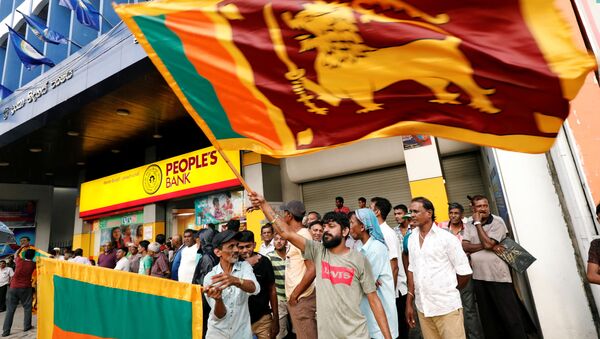 People celebrate after the voting ended during the presidential election day in Colombo, Sri Lanka November 16, 2019. REUTERS/Dinuka Liyanawatte - Sputnik International