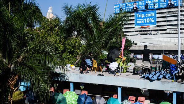 Protesters keep watch from the roof of a footbridge near the out of use Cross Harbour Tunnel outside the Hong Kong Polytechnic University in Hung Hom, Hong Kong on November 16, 2019. - Sputnik International