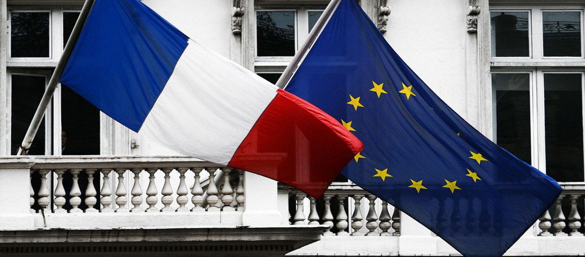 Flag of France and EU - Sputnik International, 1920, 17.04.2021