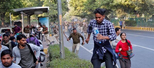 Police wield their batons against students of Jawaharlal Nehru University (JNU) during a protest against a proposed fee hike, in New Delhi, India, November 18, 2019 - Sputnik International