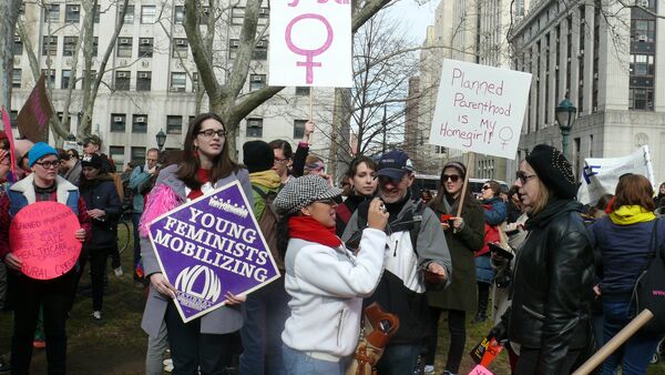 Feminists are taking part in a Planned Parenthood rally in New York City, 2011 - Sputnik International