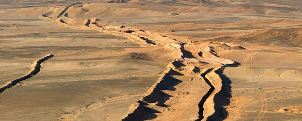 The 1,700-mile long Sand Wall built by Morocco, dividing Western Sahara - Sputnik International