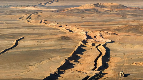 The 1,700-mile long Sand Wall built by Morocco, dividing Western Sahara - Sputnik International