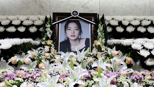 A memorial altar of K-pop star Goo Hara is seen at the Seoul St. Mary's Hospital in Seoul, South Korea November 25, 2019 - Sputnik International