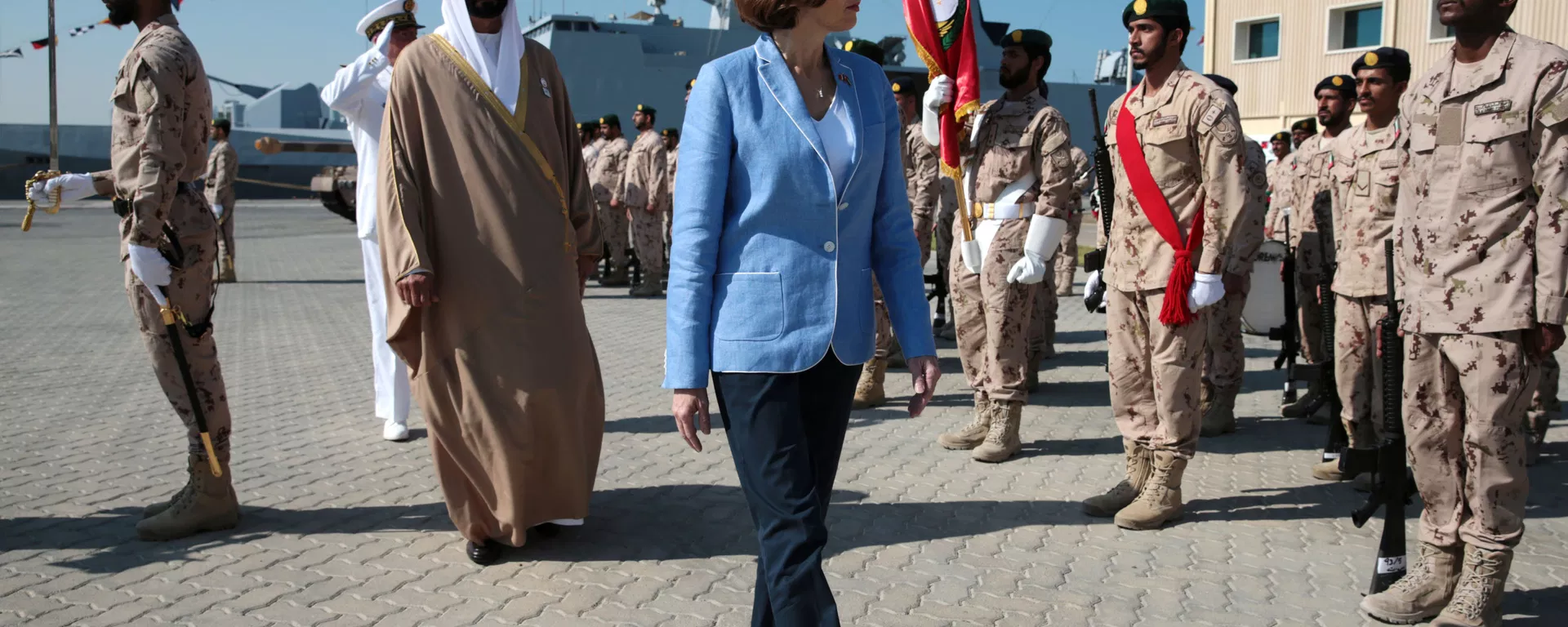 French Defence Minister Florence Parly and United Arab Emirates' Minister of State for Defence Mohammed Bin Ahmad al-Bawardi inspect members of an honour guard during a military ceremony at the French Naval Base in Abu Dhabi, United Arab Emirates November 24, 2019 - Sputnik International, 1920, 25.11.2019