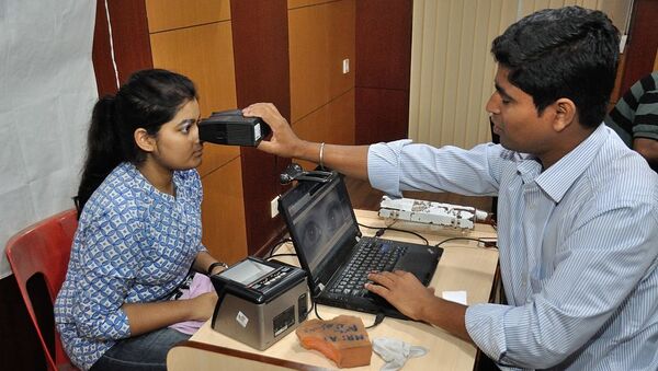 Iris Scan - Biometric Data Collection - Aadhaar - Kolkata  - Sputnik International