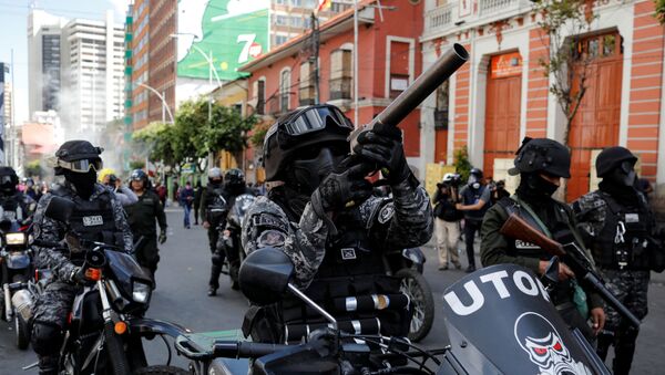 A member of the riot police aims his weapon during a protest, in La Paz, Bolivia November 21, 2019. - Sputnik International