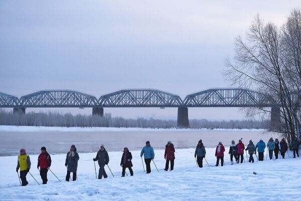 Women practising Nordic walking during free classes in Novosibirsk, Russia. - Sputnik International