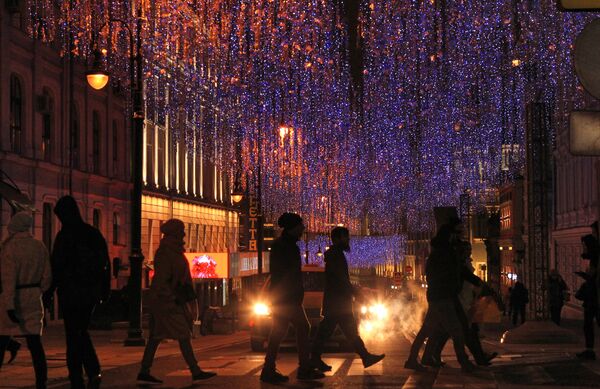 Christmas lights on Bolshaya Dmitrovka Street in Moscow. - Sputnik International