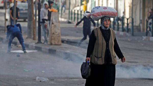 A Woman Walks in Hebron - Sputnik International