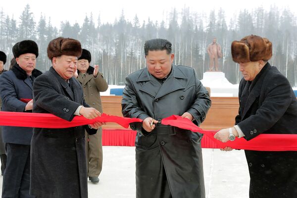 This picture taken on December 2, 2019 and released from North Korea's official Korean Central News Agency (KCNA) on December 3, 2019 shows North Korean leader Kim Jong Un (2nd R) cutting a ribbon to mark the completion of the construction of the township of Samjiyon County.  - Sputnik International