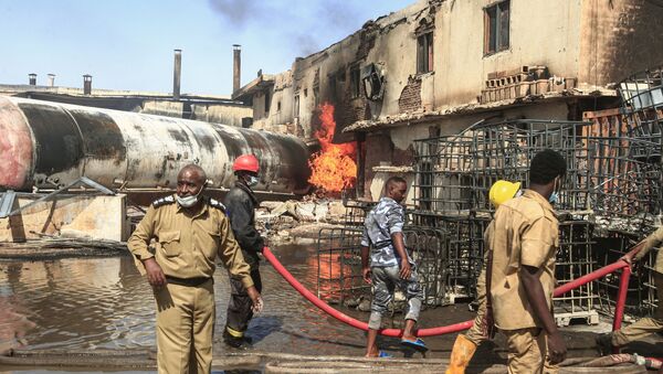 Members of the Sudanese Civil Defence put out a fire at a tile manufacturing unit in an industrial zone in north Khartoum, on December 3, 2019 - Sputnik International