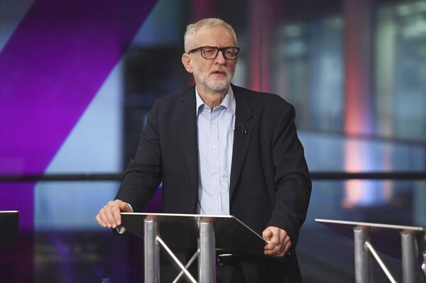 Cooling Off: Boris Johnson Hides in Fridge to Dodge Interview on Final Day of Election Campaigning - Sputnik International