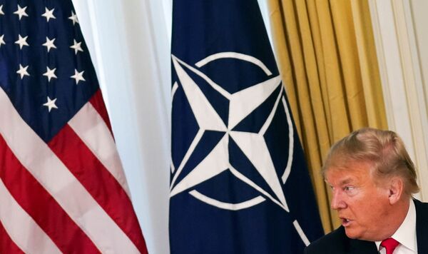 NATO Dinosaur Plods On NATO Dinosaur Plods On - Sputnik International