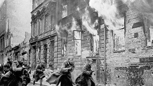 Soviet soldiers are seen during the Battle of Berlin. File photo - Sputnik International