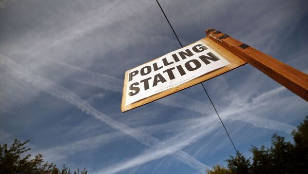 A polling station sign is pictured in Biggin Hill, Britain May 23, 2019 - Sputnik International