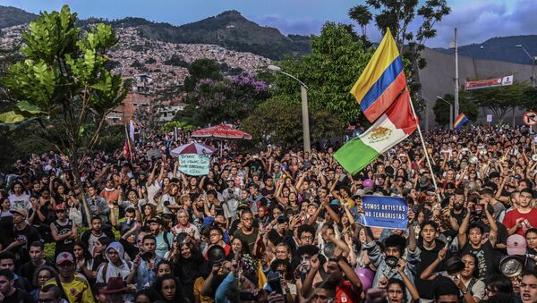 People attend a concert in support of the strike against the government of Colombian President Ivan Duque, in Medellin, Colombia on December 1, 2019, - Sputnik International