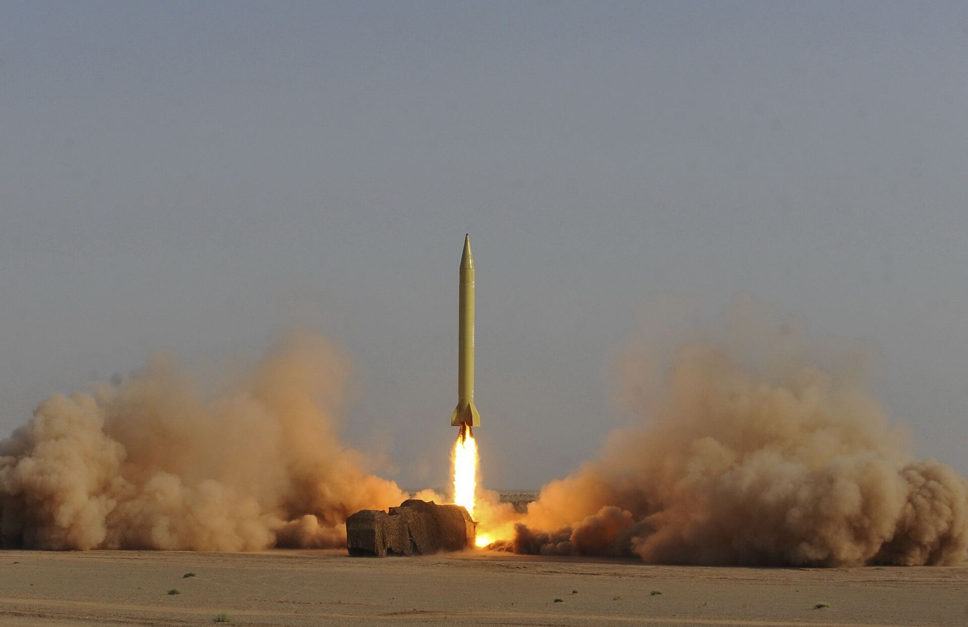 Iran Tests New Domestically-Made Missile as Defence Minister Praises Tehran's Deterrent Power - Sputnik International, 1920, 14.02.2021