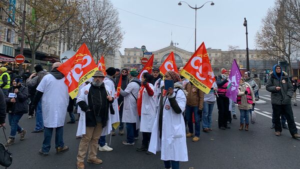 Protesters during a demonstration against French government's pensions reform plans in Paris as part of a day of national strike and protests in France, December 5, 2019 - Sputnik International