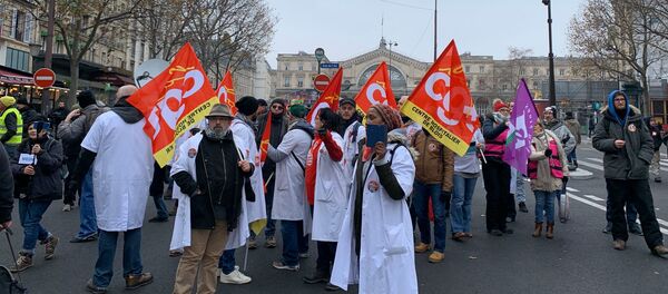 Protesters during a demonstration against French government's pensions reform plans in Paris as part of a day of national strike and protests in France, December 5, 2019 Protesters during a demonstration against French government's pensions reform plans in Paris as part of a day of national strike and protests in France, December 5, 2019 - Sputnik International