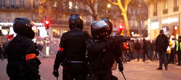 French CRS riot police secure an area during clashes at a demonstration against French government's pensions reform plans in Paris as part of a day of national strike and protests in France, December 5, 2019. - Sputnik International