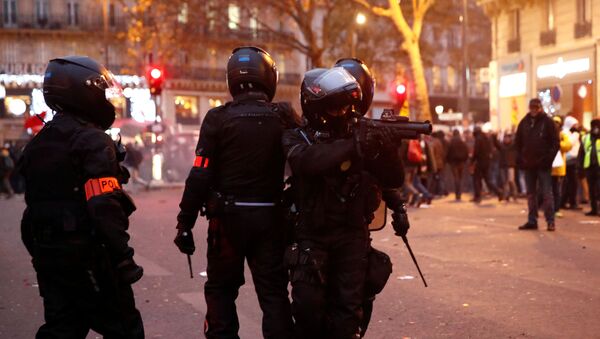 French CRS riot police secure an area during clashes at a demonstration against French government's pensions reform plans in Paris as part of a day of national strike and protests in France, December 5, 2019. - Sputnik International