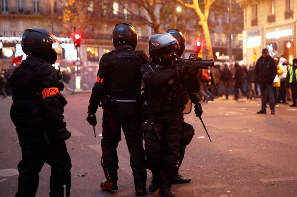 French Police Detain 30 During Anti-Pension Reform Protests - Reports French Police Detain 30 During Anti-Pension Reform Protests - Reports - Sputnik International