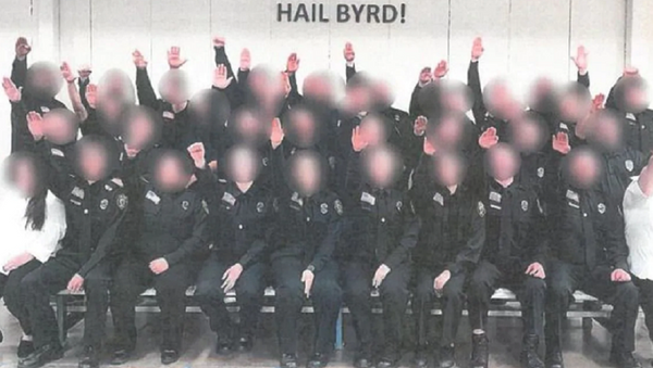 Nazi Salute Pic Prompts Investigation of West Virginia Corrections Employees - Sputnik International