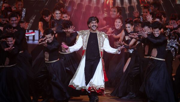 Bollywood actor Ranveer Singh, center, performs during the 20th International Indian Film Academy (IIFA) awards ceremony in Mumbai, India, Wednesday, Sept. 18, 2019 - Sputnik International