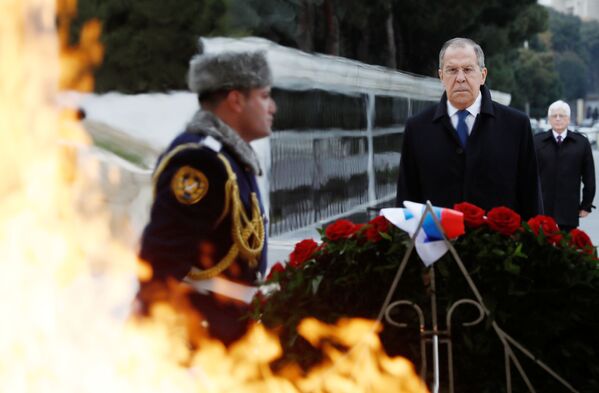 Russian Foreign Minister Sergei Lavrov during a wreath-laying ceremony at the Geidar Aliyev memorial in Baku. - Sputnik International