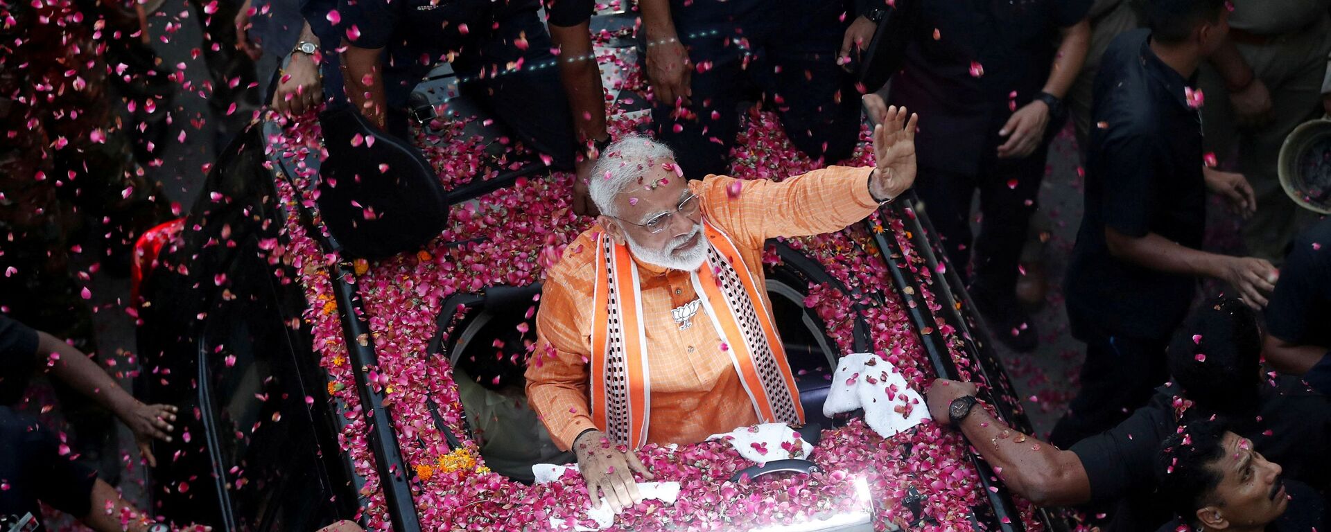 India's Prime Minister Narendra Modi waves towards his supporters during a roadshow in Varanasi, India, April 25, 2019 - Sputnik International, 1920, 06.12.2019