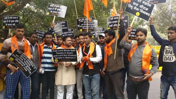 Hindu Sena stages protest in New Delhi over Mathura and Kashi Temples - Sputnik International