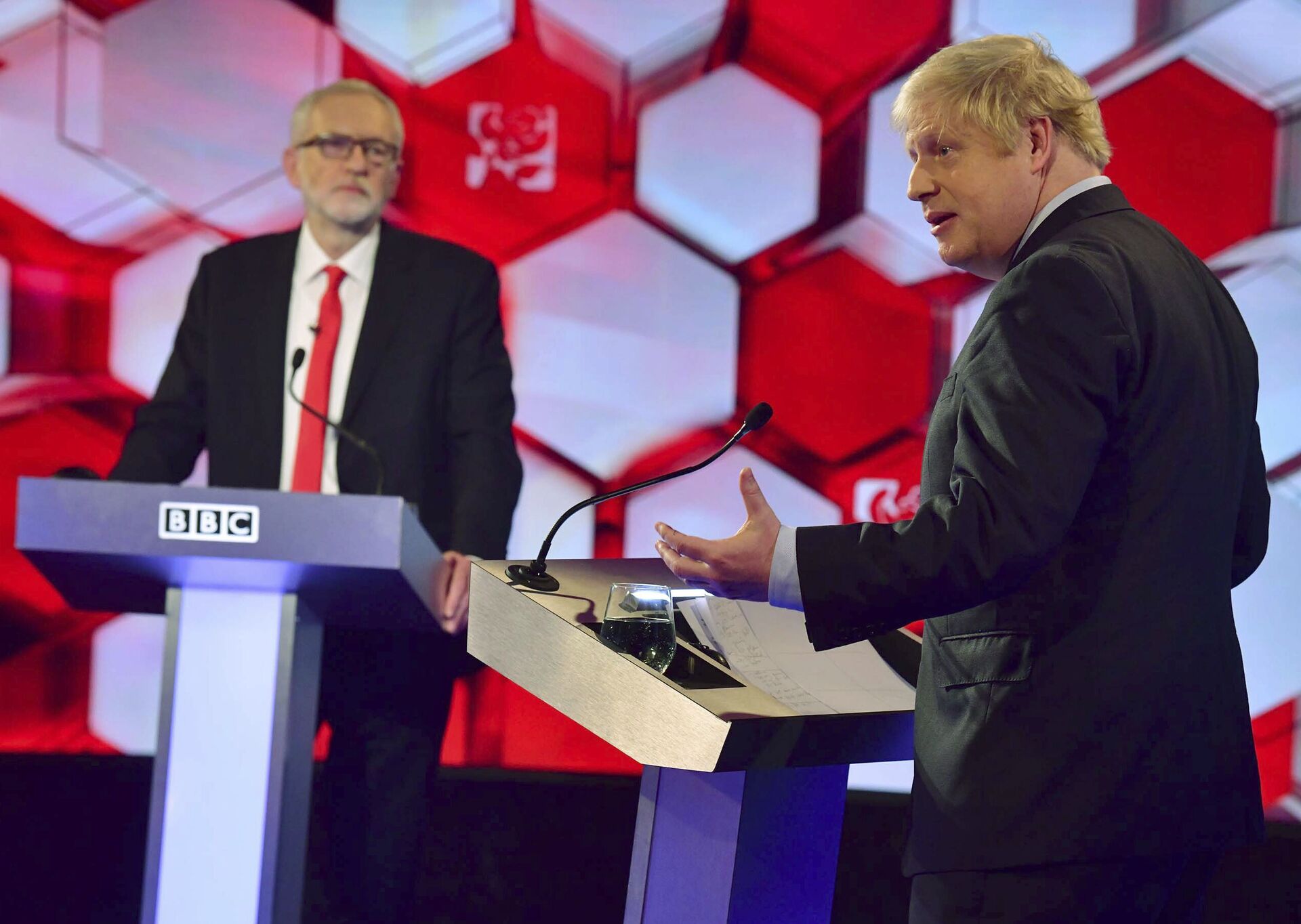 Opposition Labour Party leader Jeremy Corbyn, left, and Britain's Prime Minister Boris Johnson, during a head to head live Election Debate at the BBC TV studios - Sputnik International, 1920, 07.09.2021