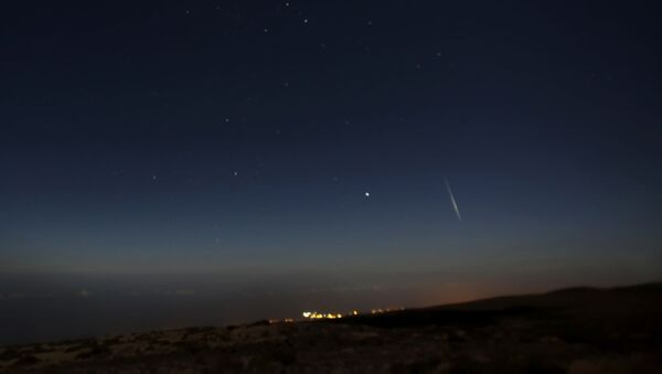 A shooting star crosses the sky during the Geminids, a meteor shower above the National Park of El Teide, on the Spanish canary island of Tenerife on December 14, 2016 - Sputnik International