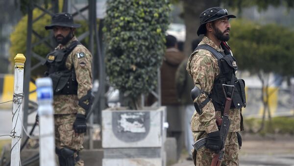 Pakistani soldiers stand guard (File) - Sputnik International