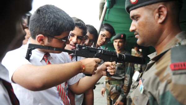 An Indian army officer watches as a school student checks the MP9 machine pistol during the display of arms and military equipment at the Polo Ground in Secunderabad, the twin city of Hyderabad, on September 29, 2018 - Sputnik International