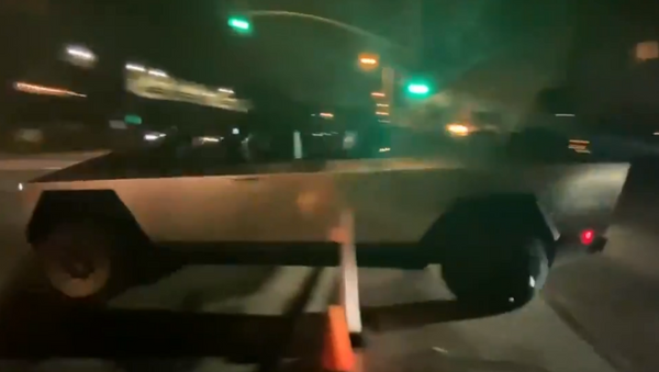 Tesla founder Elon Musk is spotted driving the newly unveiled Cybertruck outside of a popular Japanese restaurant in Malibu, California. Upon exiting the establishment's parking lot, however, he is filmed running over a traffic pylon. - Sputnik International