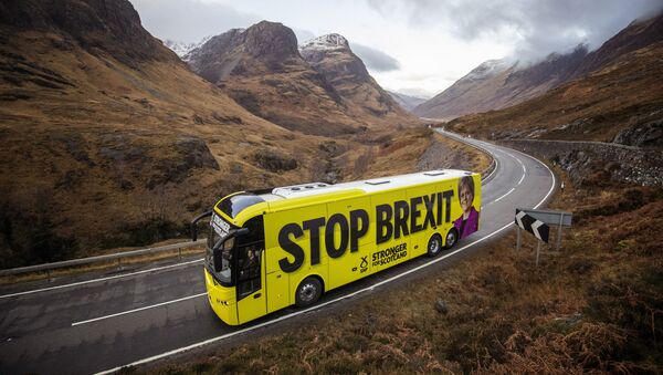 SNP battle bus in the Highlands - Sputnik International
