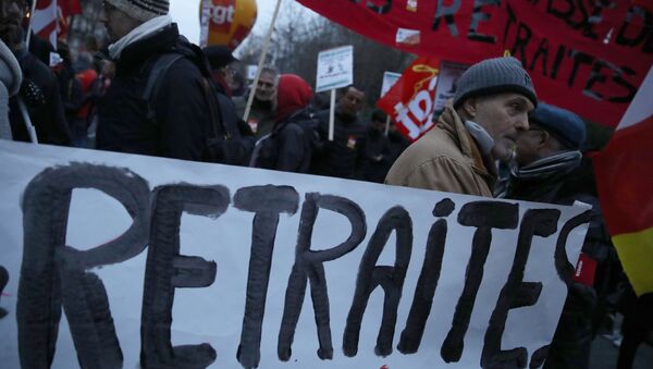 Protesters during a demonstration in Paris - Sputnik International