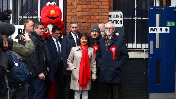 Britain's opposition Labour Party leader Jeremy Corbyn and his wife Laura Alvarez pose outside a polling station during the general election in London, Britain, December 12, 2019 - Sputnik International