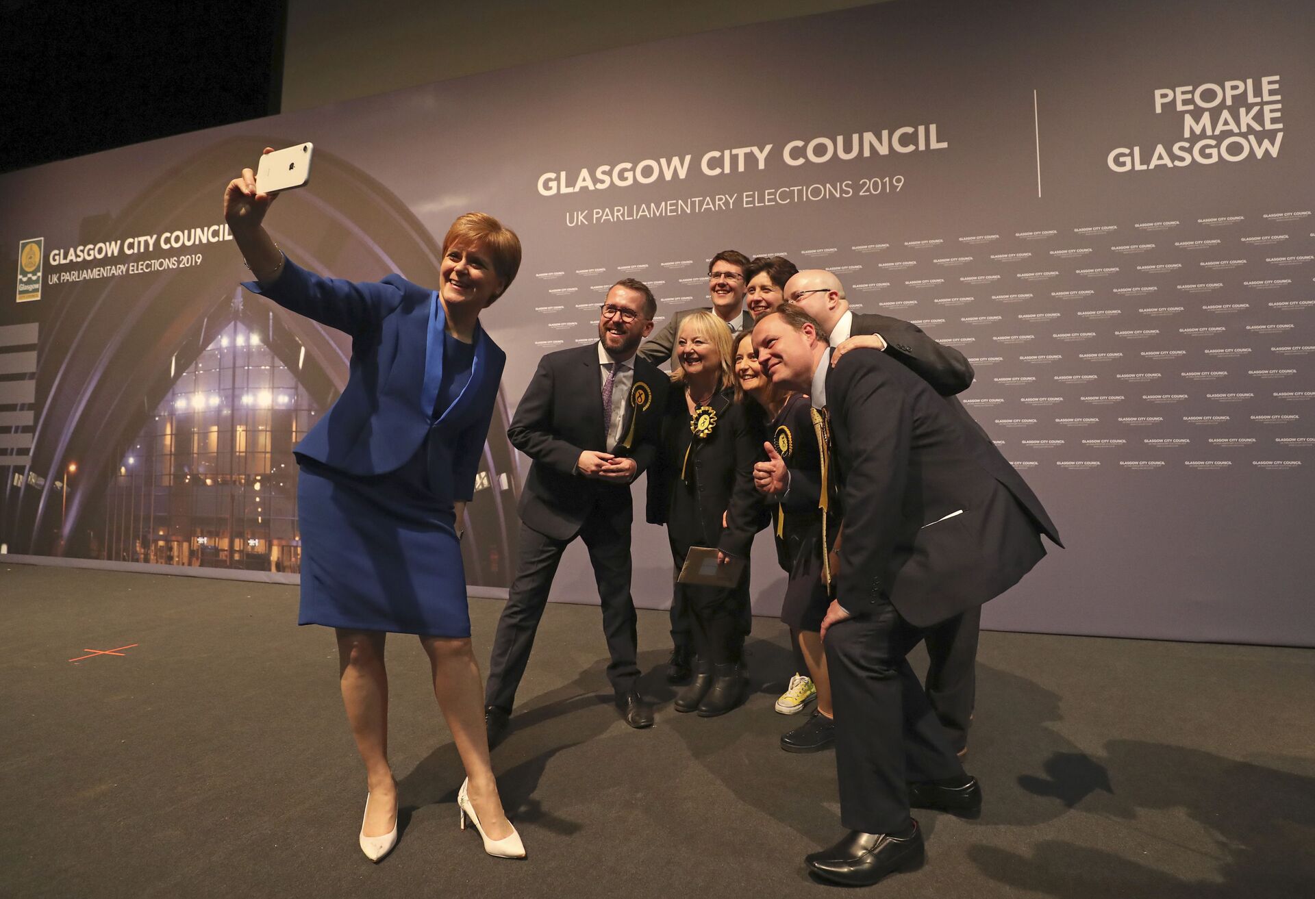Scottish First Minister Nicola Sturgeon takes a photo with party members at the SEC Centre in Glasgow after the declaration in her constituency in the 2019 general election, Friday Dec. 13, 2019 - Sputnik International, 1920, 27.09.2021